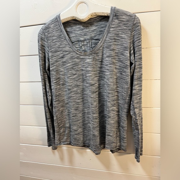 LULULEMON – Yogi Everyday Long Sleeve Workout Top (Estimated Size 10/12) - Picture 5 of 8